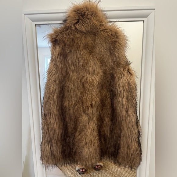 Unreal Fur Vest - Picture 3 of 3